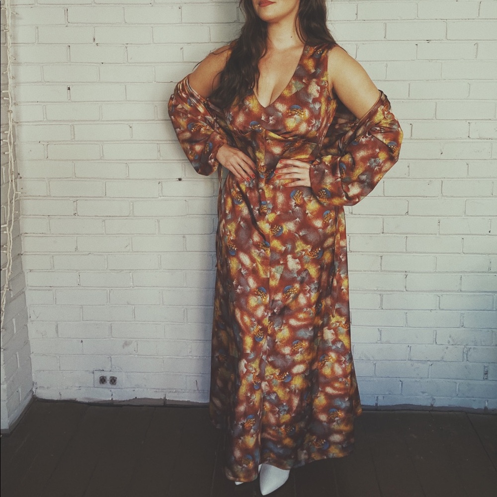 1970’s Shiny Maxi Dress with Matching Bolero Jacket - Picture 3 of 10